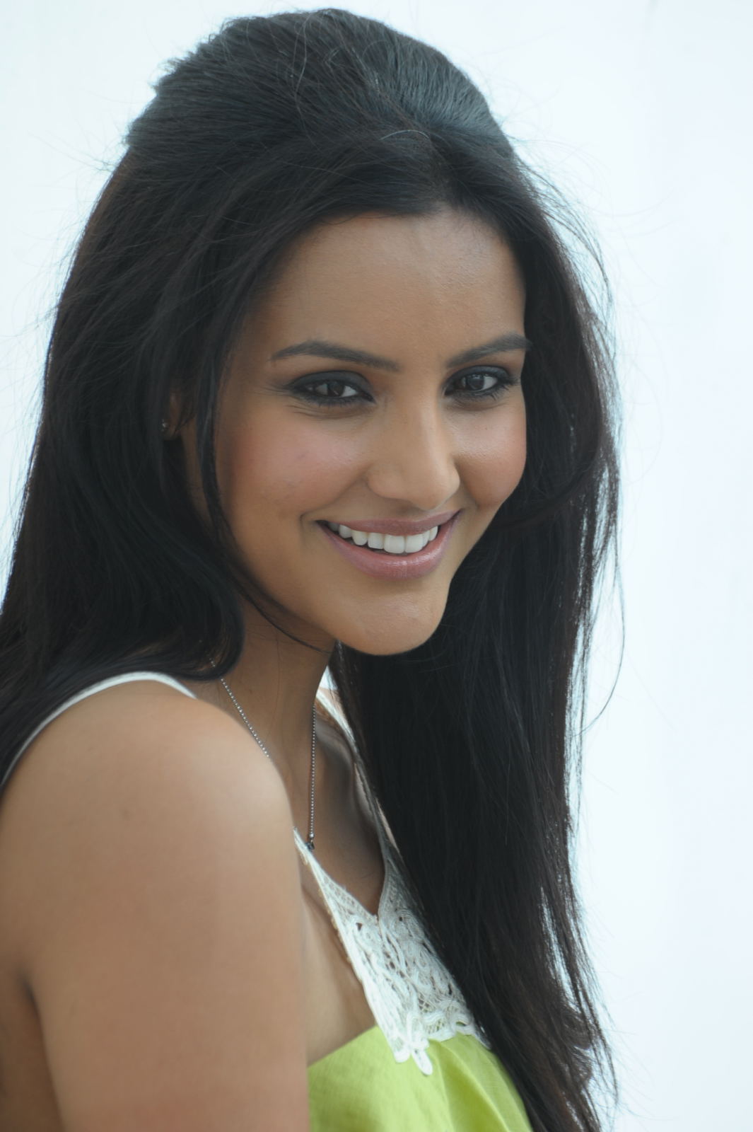 PRIYA ANAND CUTE PHOTOS AT 180 SUCCESS MEET | Picture 43470